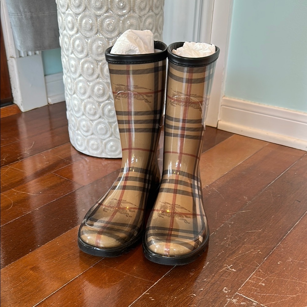 Burberry Plaid Winter & Rain Boots - Tan and Black - Picture 4 of 12